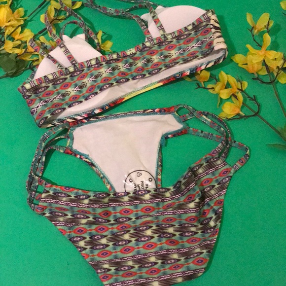 Bikini - Picture 2 of 2